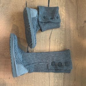 UGG CLASSIC CARDY BOOT: SIZE 8; GRAY